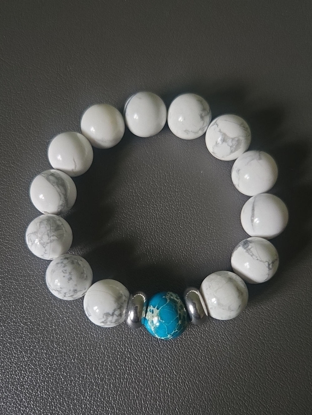 White Howlite Beaded Bracelet with Turquoise Accent